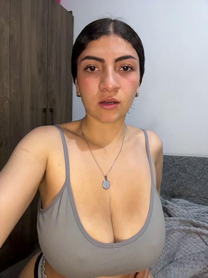 arieel__722 Stripchat recording at 2025-10-13 00:00:00