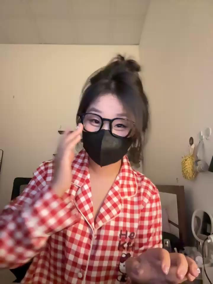Livender_2x Stripchat recording at 2025-10-13 00:00:00