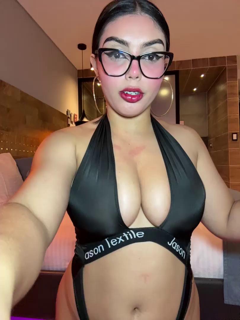 zui_lu Stripchat recording at 2025-10-13 00:00:00