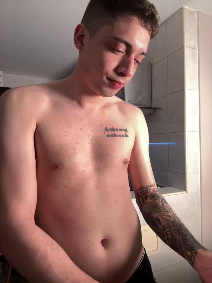 kevin_hotgirls Stripchat recording at 2025-10-14 00:00:00