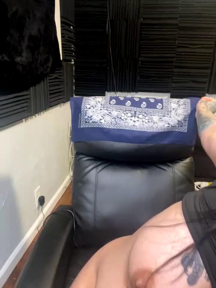 chicanachic13 Stripchat recorded on 2025-10-15 00:00:00 - SheWasLive