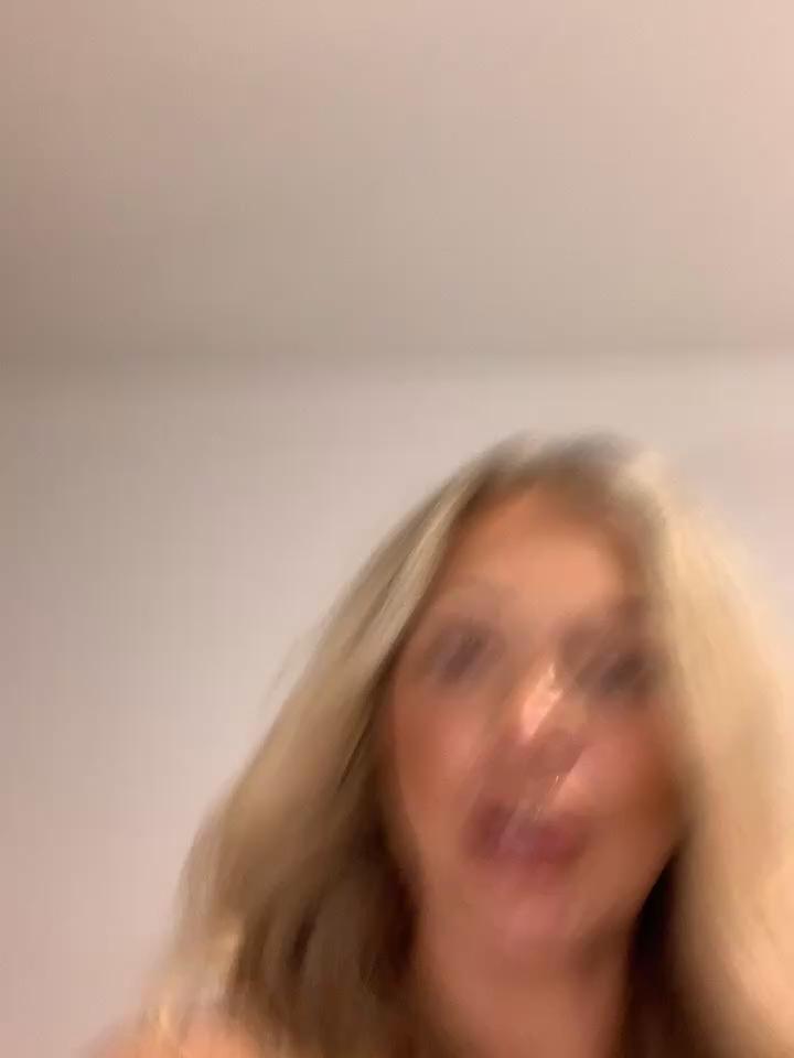 Bellablows Stripchat recording at 2025-10-16 00:00:00