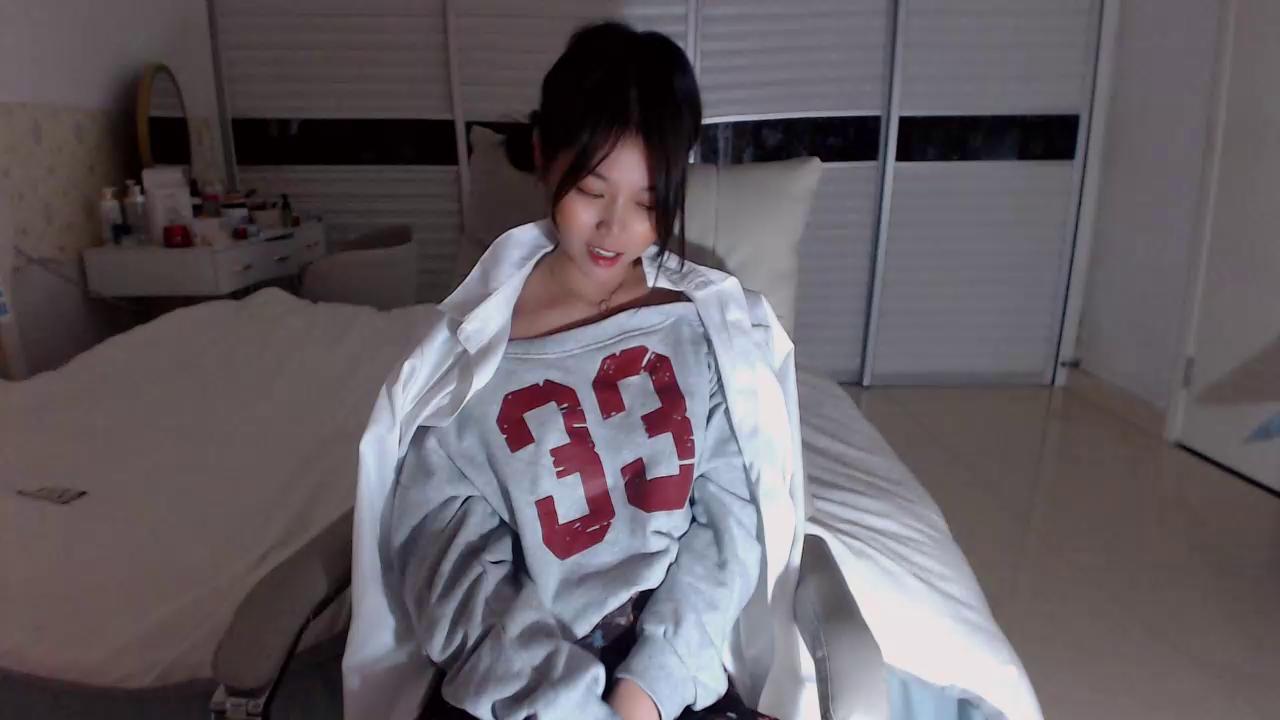 Miu1_girl Stripchat recording at 2025-10-16 00:00:00