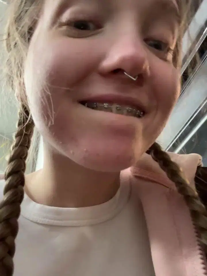 bambi_lu Stripchat recording at 2025-10-16 00:00:00