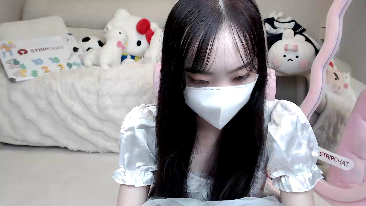 -momoo- Stripchat recording at 2025-10-18 00:00:00