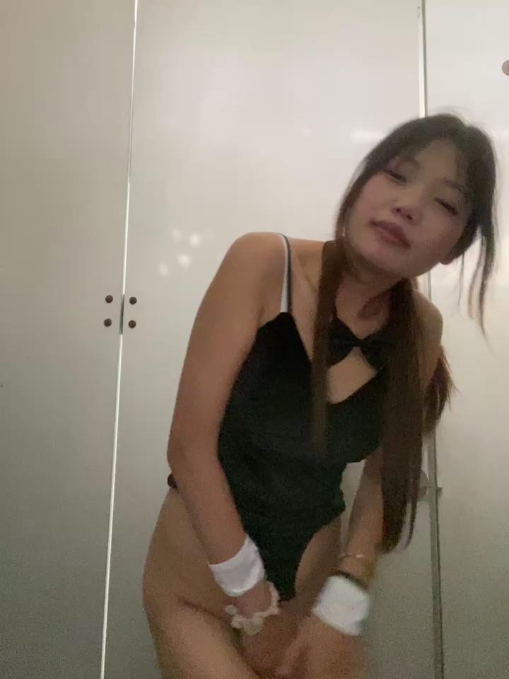 xixi_28 Stripchat recording at 2025-10-18 00:00:00