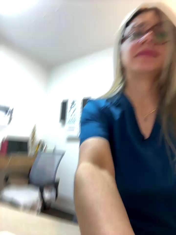 alicee16 Stripchat recording at 2025-10-19 00:00:00