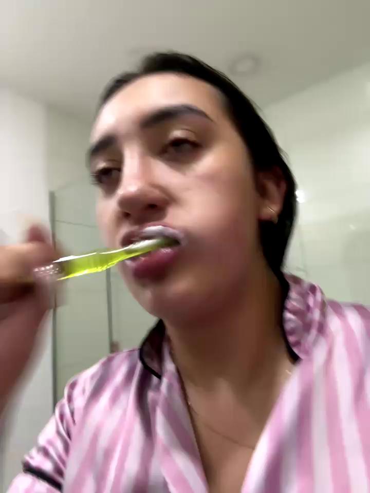 Hannahoff Stripchat recording at 2025-10-19 00:00:00