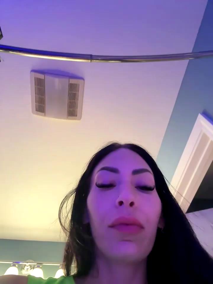 annablisss Stripchat recording at 2025-10-19 00:00:00