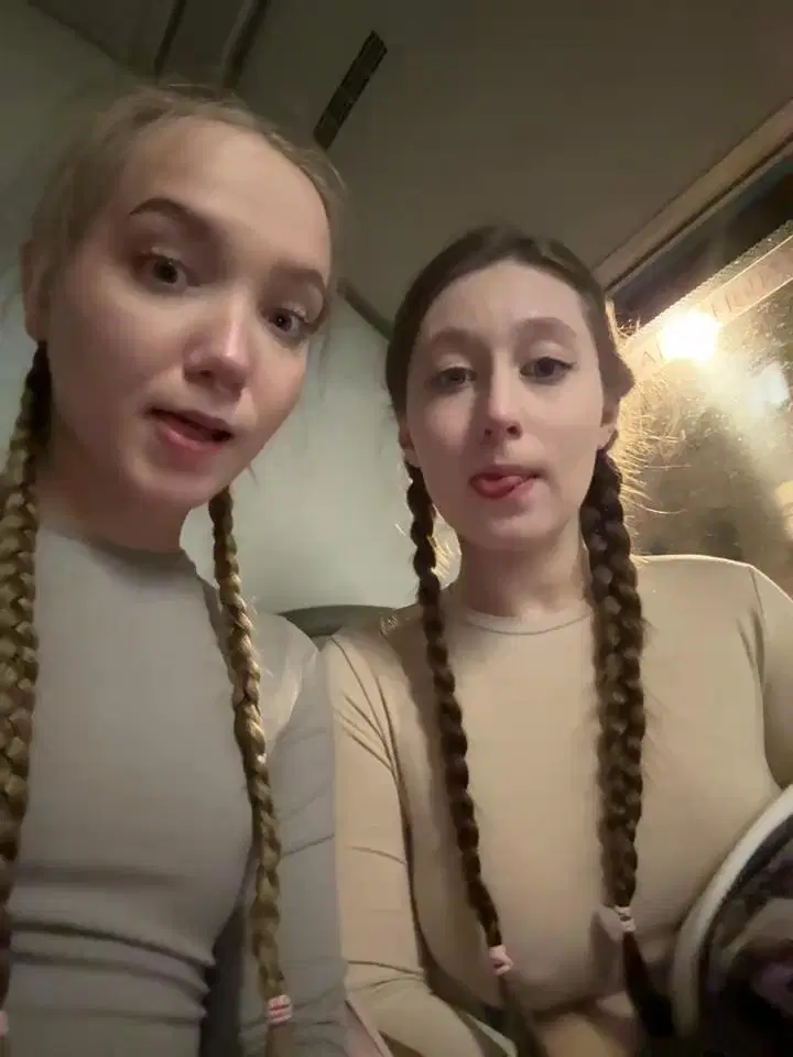 bambi_lu Stripchat recording at 2025-10-20 00:00:00