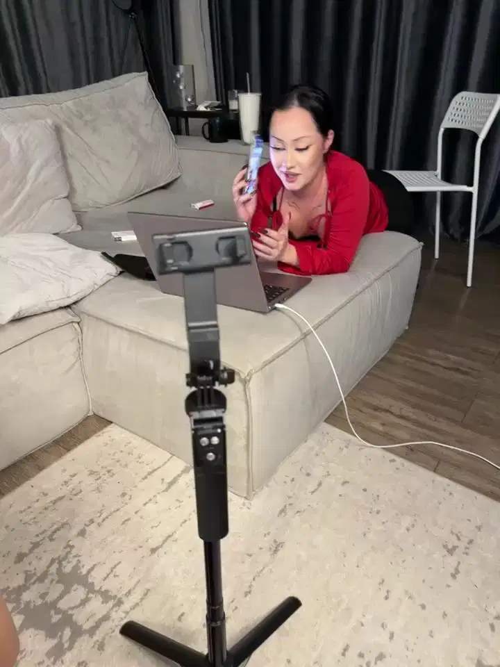 RollingGirls Stripchat recording at 2025-10-20 00:00:00