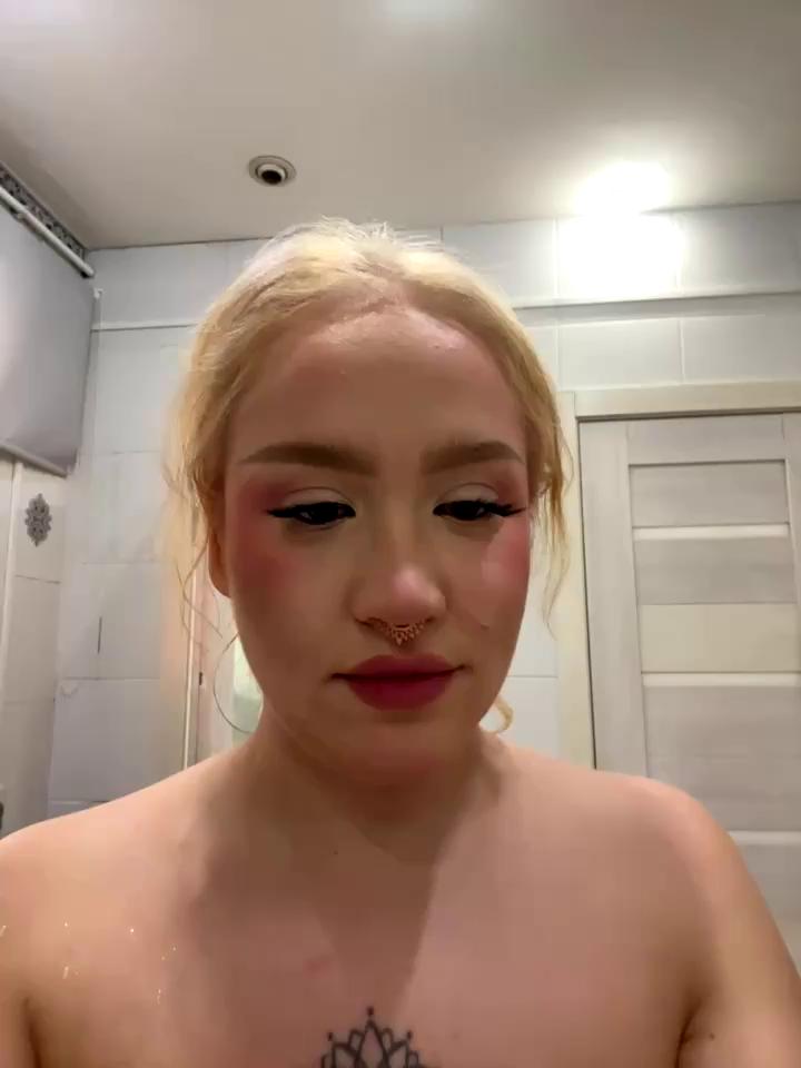 RollDolls Stripchat recording at 2025-10-20 00:00:00