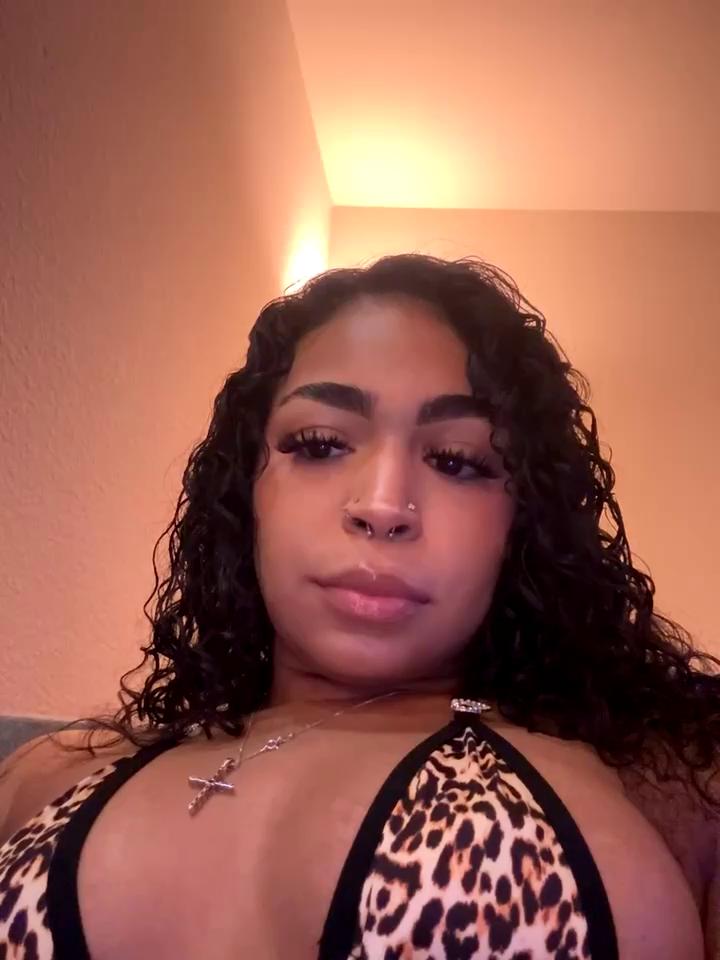 azaraxxxamor Stripchat recording at 2025-10-22 00:00:00