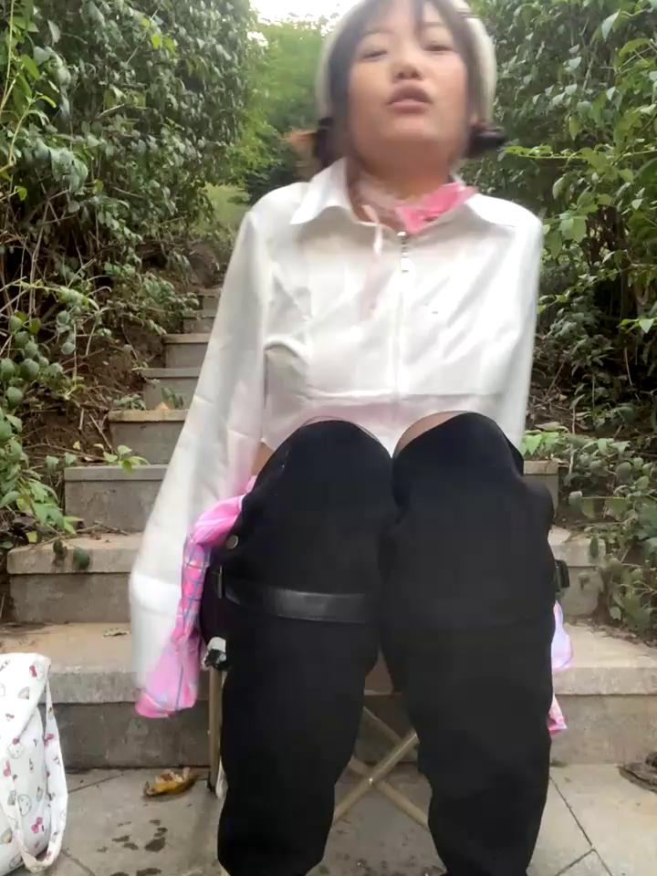 xixi_28 Stripchat recording at 2025-10-22 00:00:00