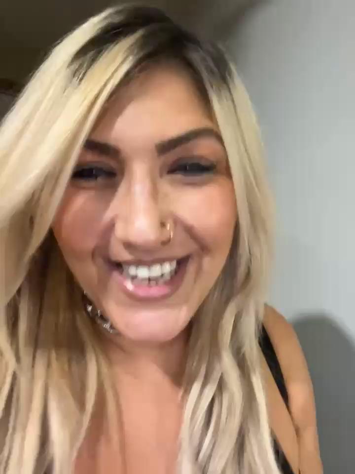 LittleMissEeve Stripchat recording at 2025-10-22 00:00:00