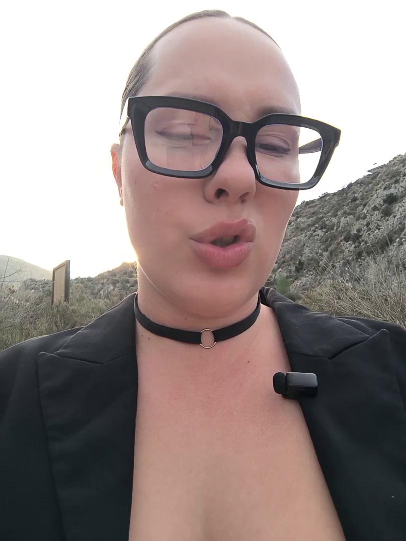 Mona_Plus Stripchat recording at 2025-10-24 00:00:00
