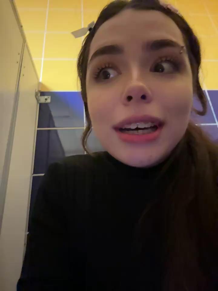 pantyless Stripchat recording at 2025-10-26 00:00:00