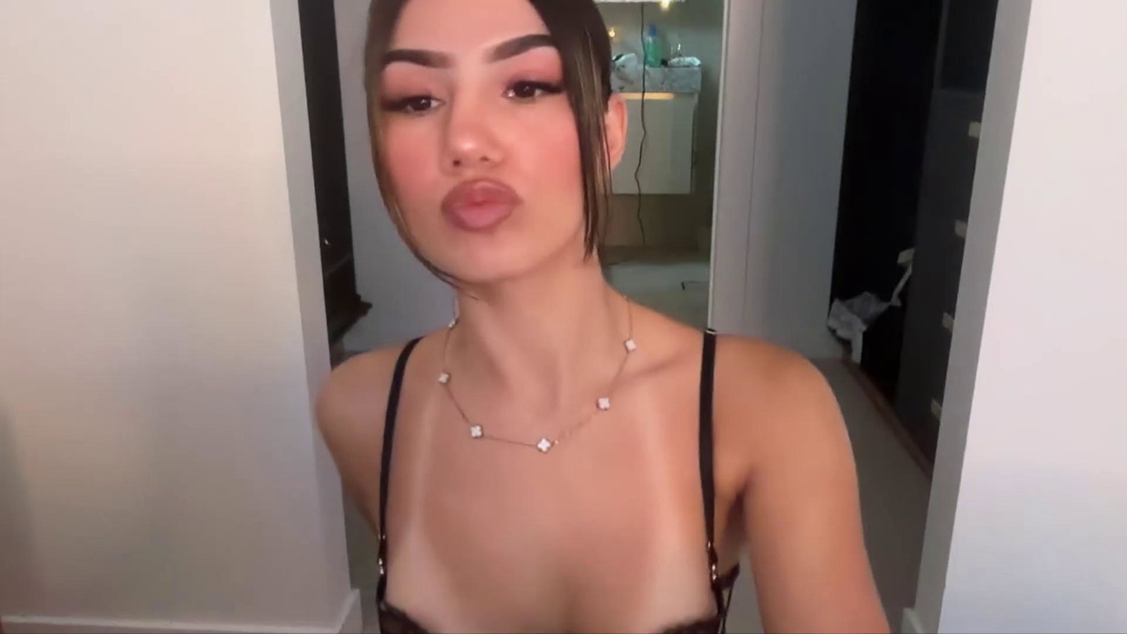 ava_delightt Chaturbate recording at 2026-02-19 00:00:00