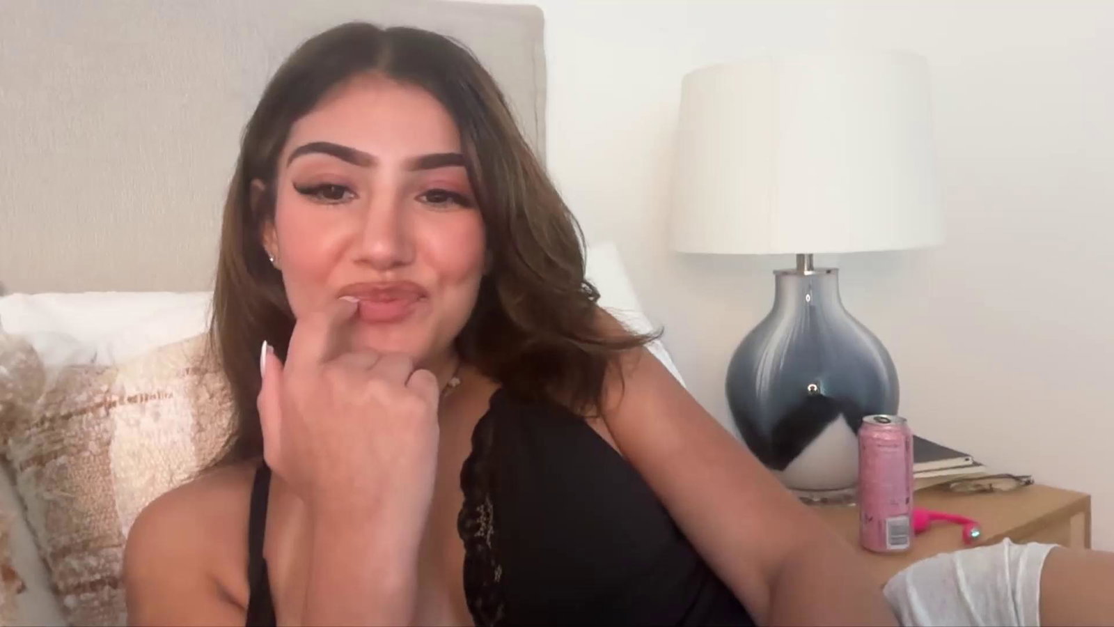 ava_delightt Chaturbate recording at 2026-02-20 00:00:00